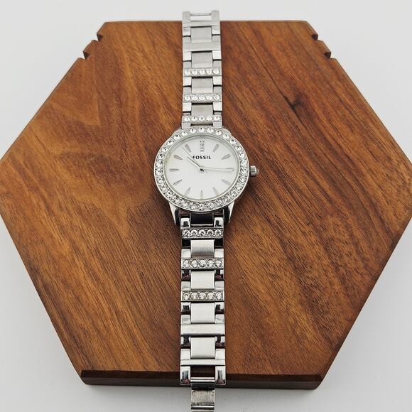 Fossil Women's Silver Tone Rhinestone Link Bracelet Watch ES-2362 HAS DAMAGE - Picture 4 of 8